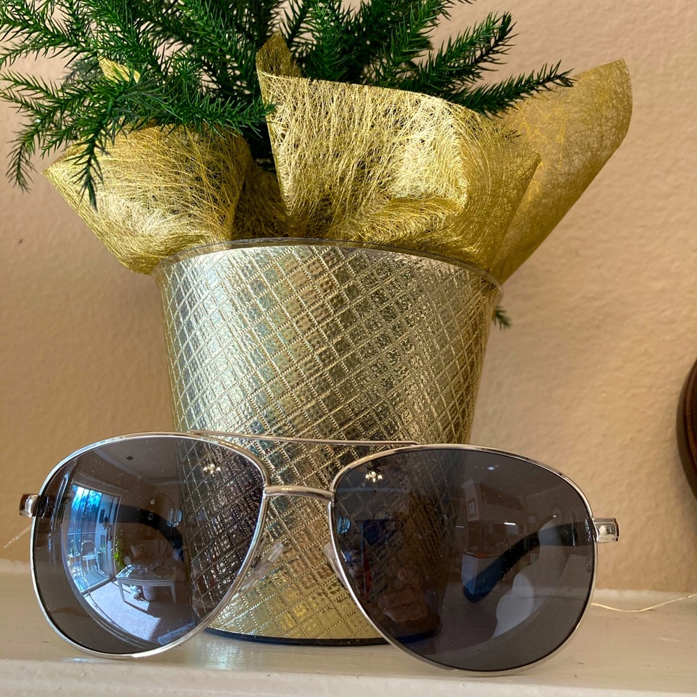 Foster Grant aviator sunglasses